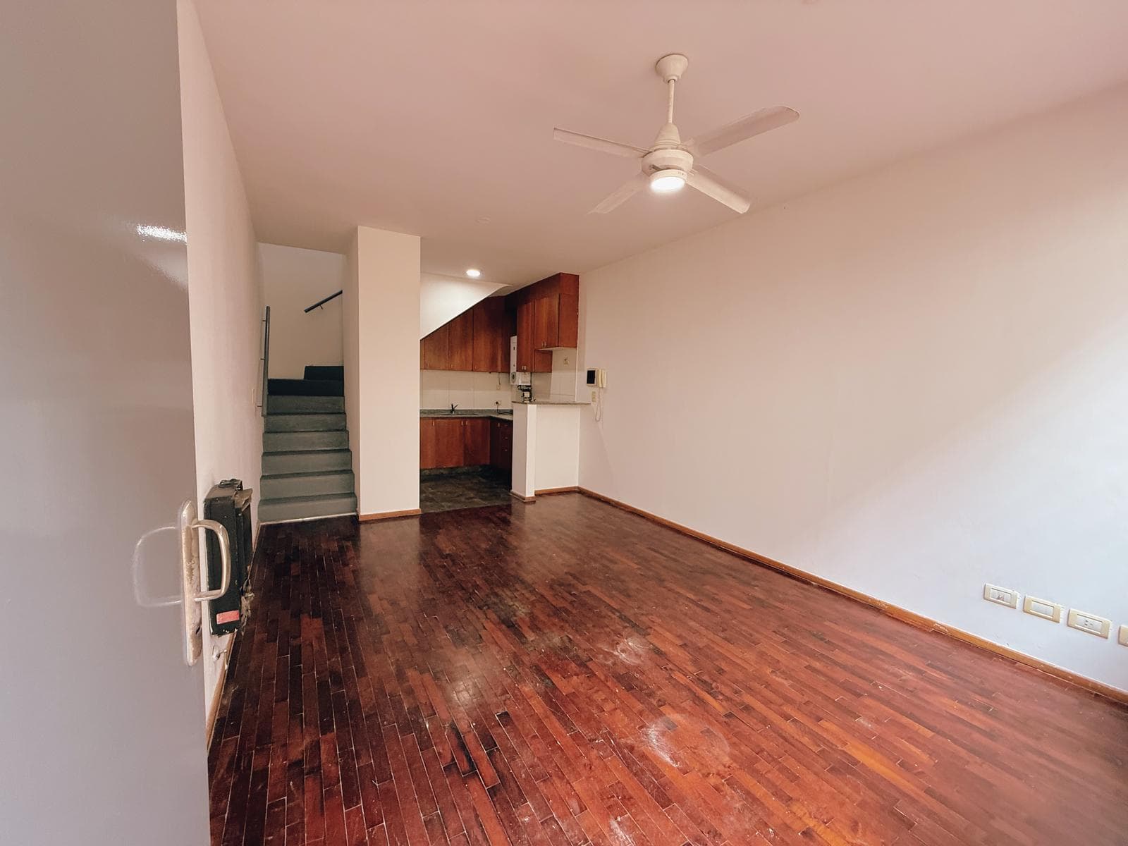 Cordoba 3051 - Departamento Duplex De Pasillo De 1 Dormitorio En Alquiler - Lourdes, Rosario - 2