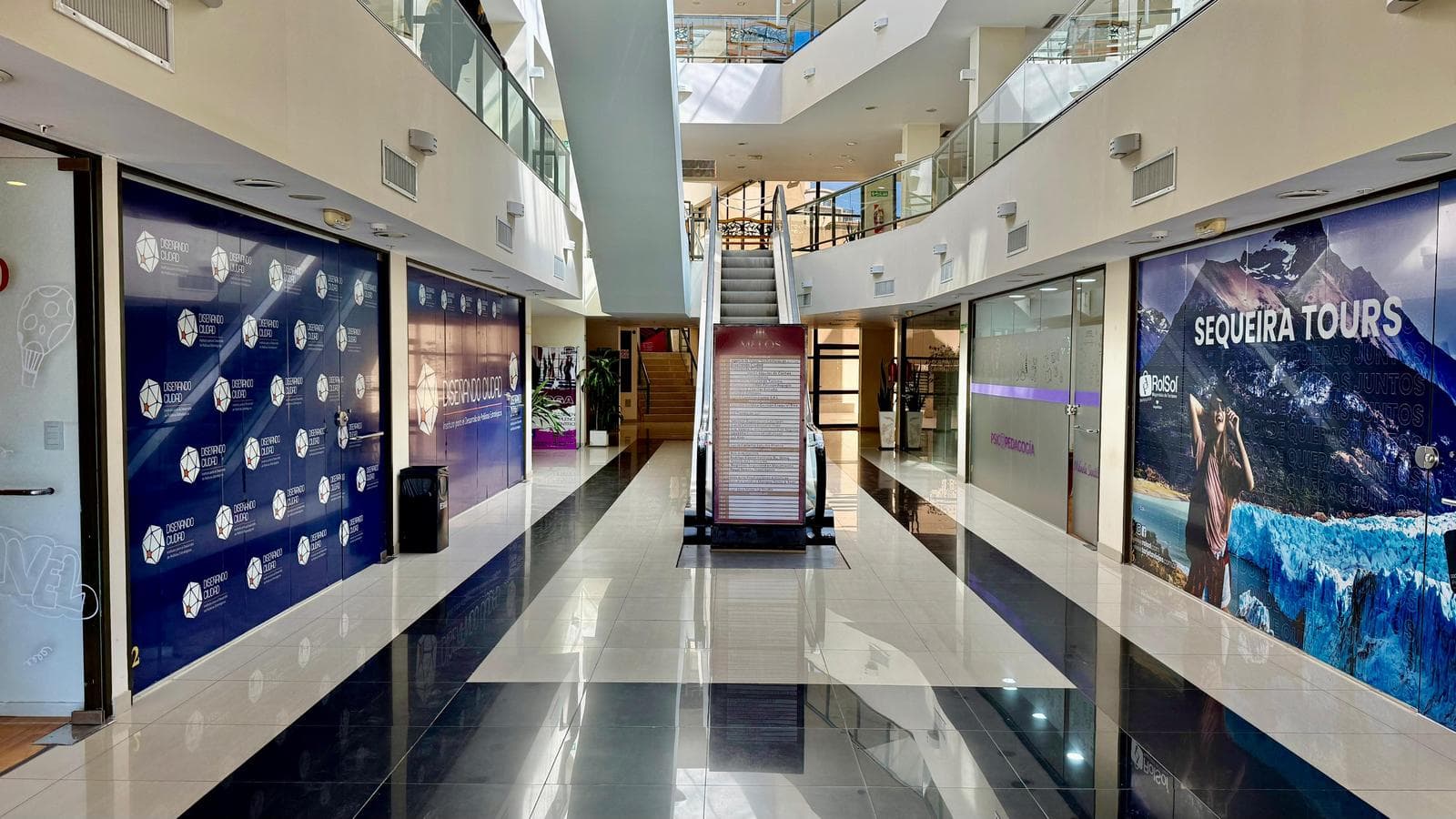 Venta Oficina, Local, Showroom dentro de shopping, Centro, Villa Carlos Paz - 1