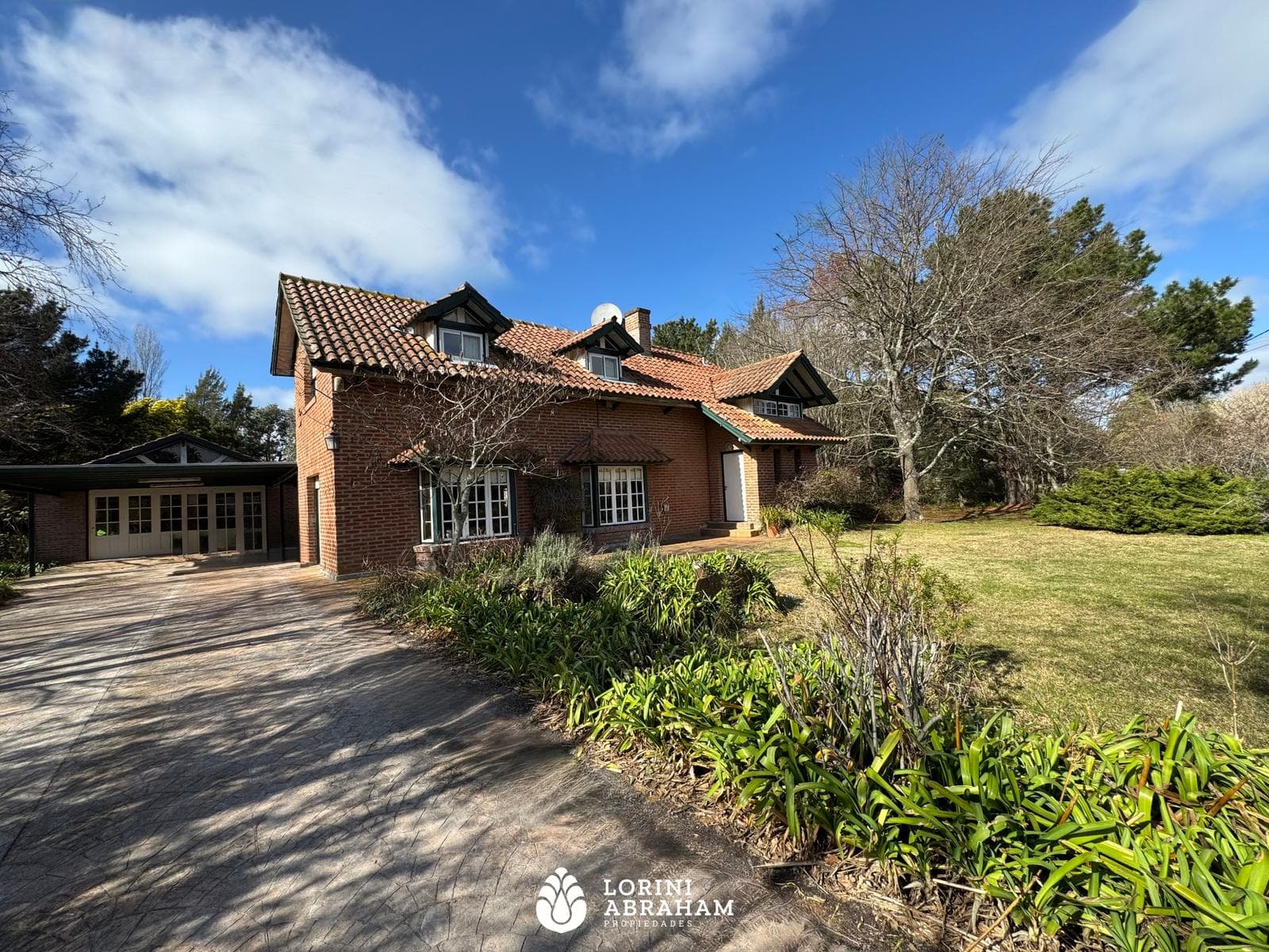 VENTA CHALET 5 AMBIENTES CON PARQUE Y PISCINA BARRIO LA ARMONÍA - 1