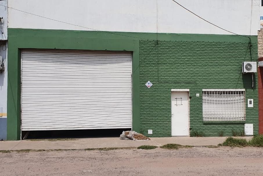 VENTA: Galpón con oficina en Perez - 1