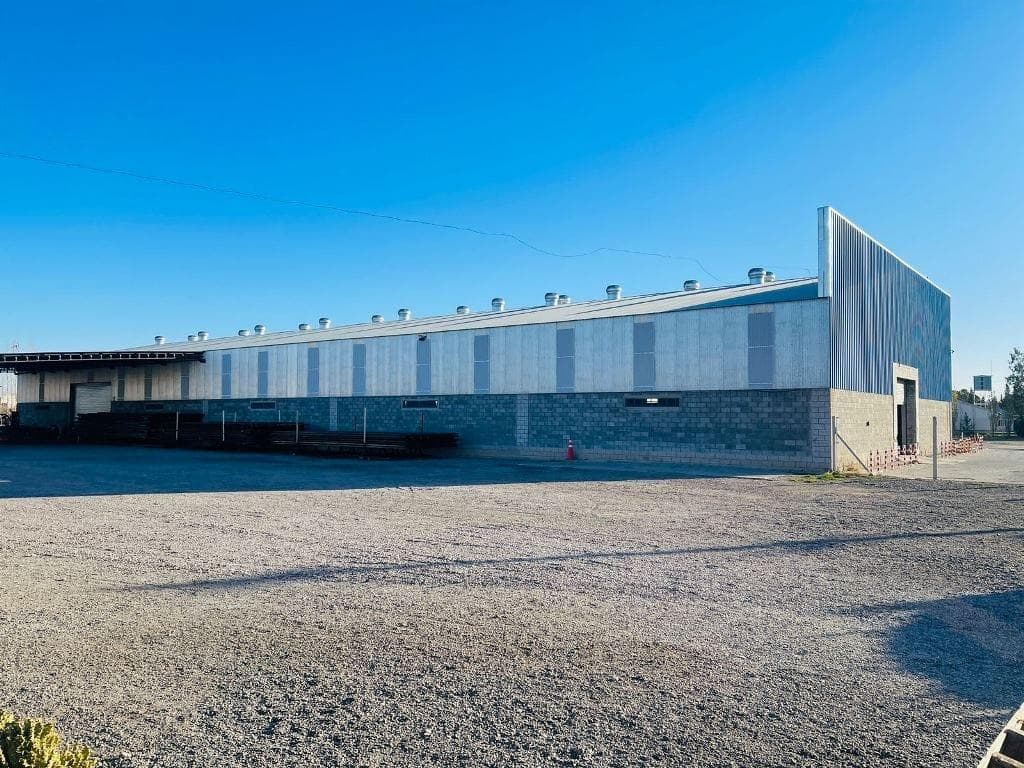 Galpon Industrial De 1750 M2 Cubiertos De Primera, Con 3 Portones De Acceso. Allen Rio Negro - 1