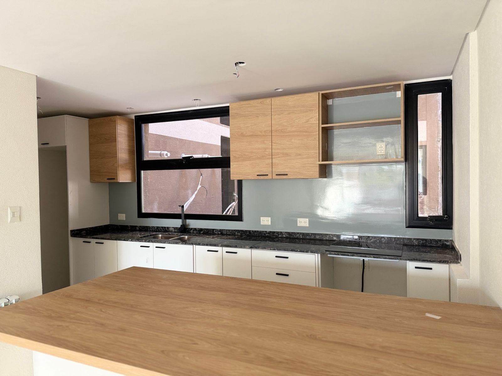 Amplios Departamentos Semipisos 2 Dormitorios Con Balcones Centro Neuquen – Edificio Velvet 2 - 1