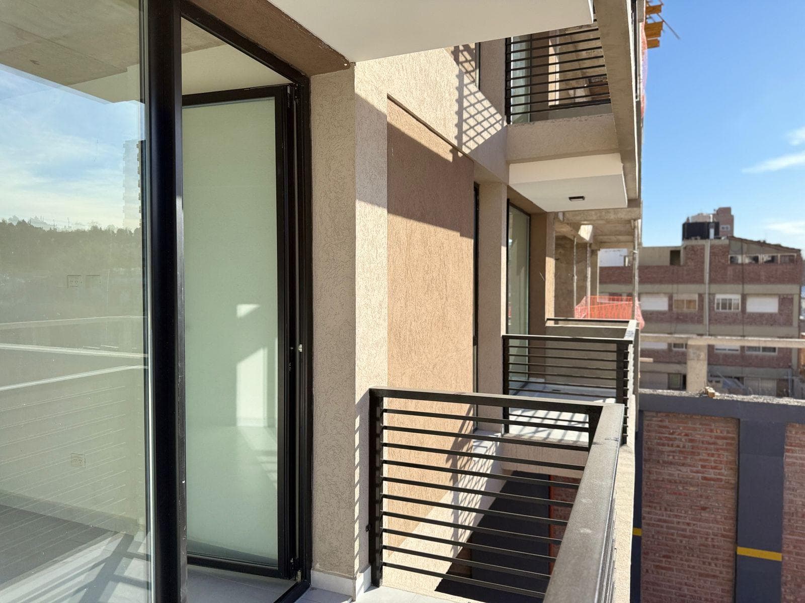 Amplios Departamentos Semipisos 2 Dormitorios Con Balcones Centro Neuquen – Edificio Velvet 2 - 2