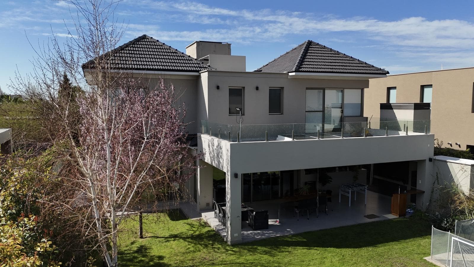 4 HAB/3 BAÑOS/COCHERA DOBLE/PISCINA - 1