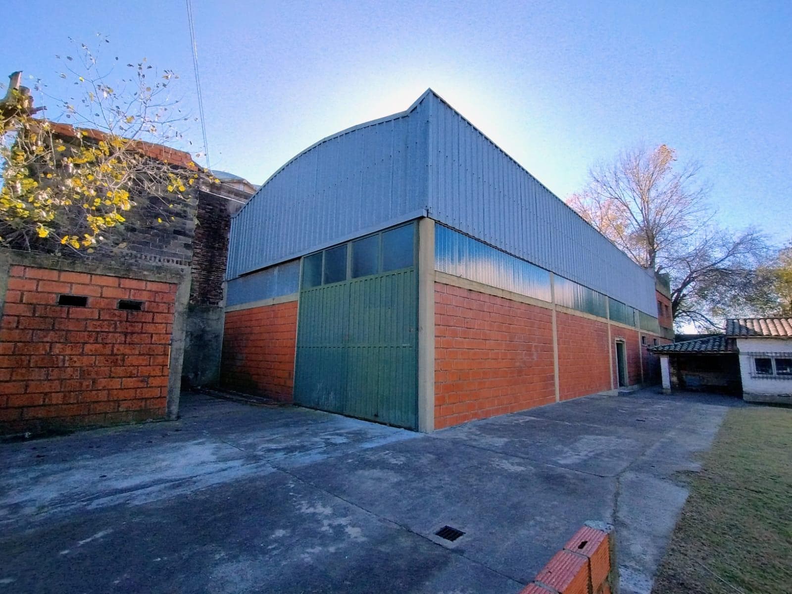 Nave y Chalet en venta en Talar Del Pacheco - 1