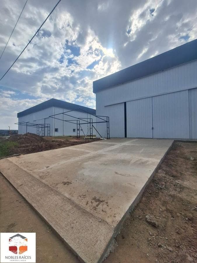 ¡Oportunidad ! en venta Nave Industrial 1800 m2 con Oficina Ideal para Depósito o Industria. - 1