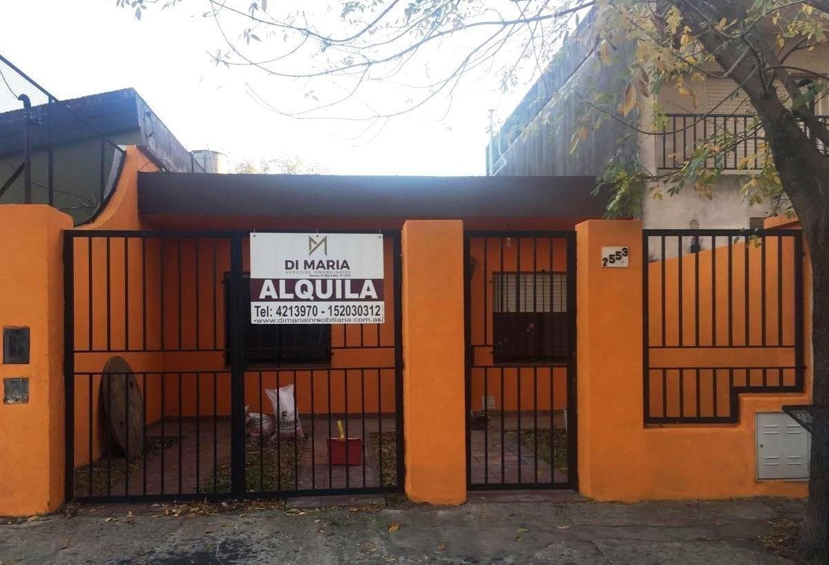 Casa de 2 habitaciones con patio en Parque Field - 2