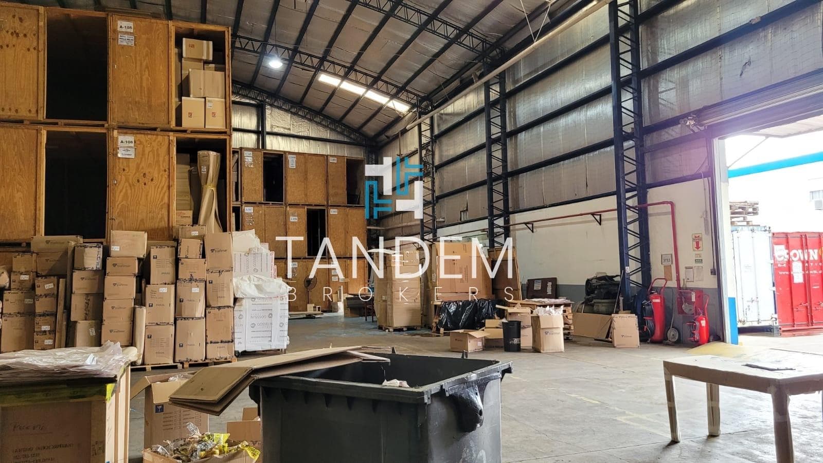 Alquiler excelente galpón en predio industrial sin expensas - 1