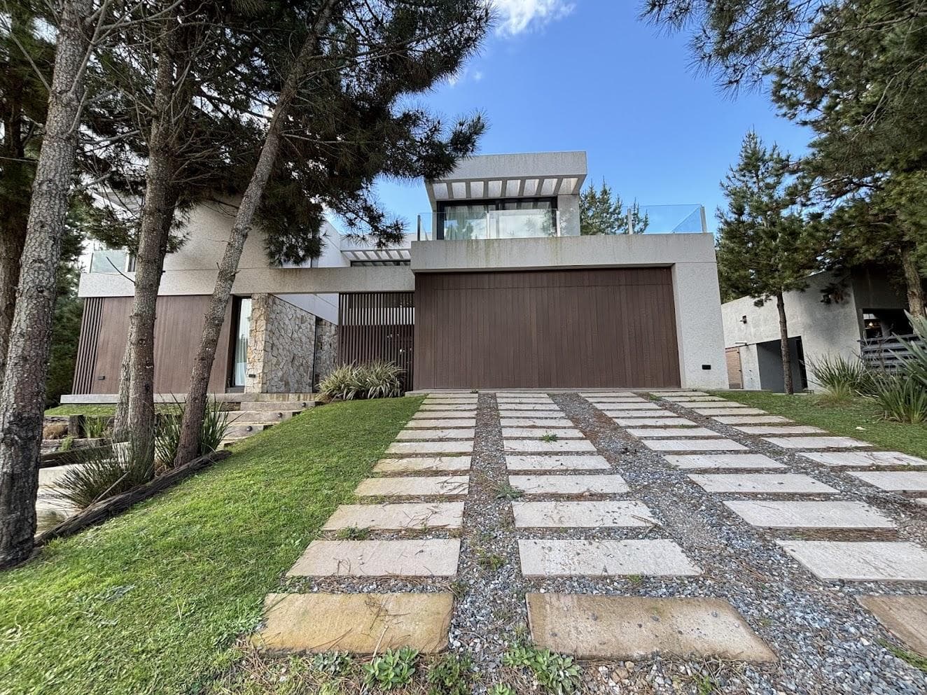 Alquiler en Senderos 4 de Costa Esmeralda - tope de gama - 5 habitaciones - pileta y fondo libre - 2