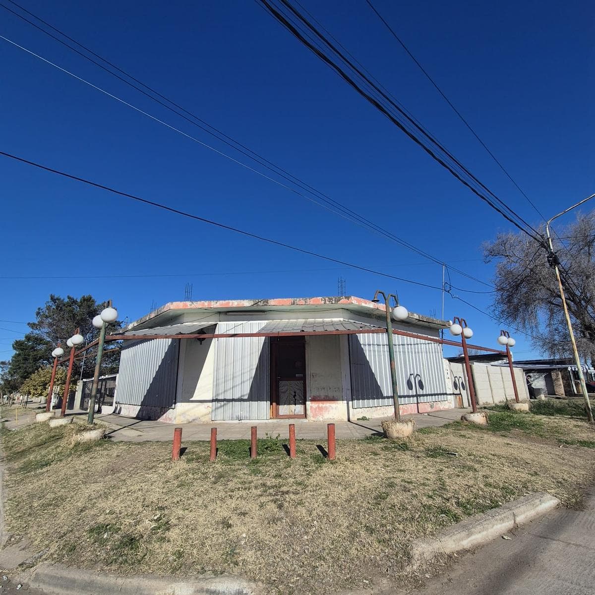 Local en esquina - 1