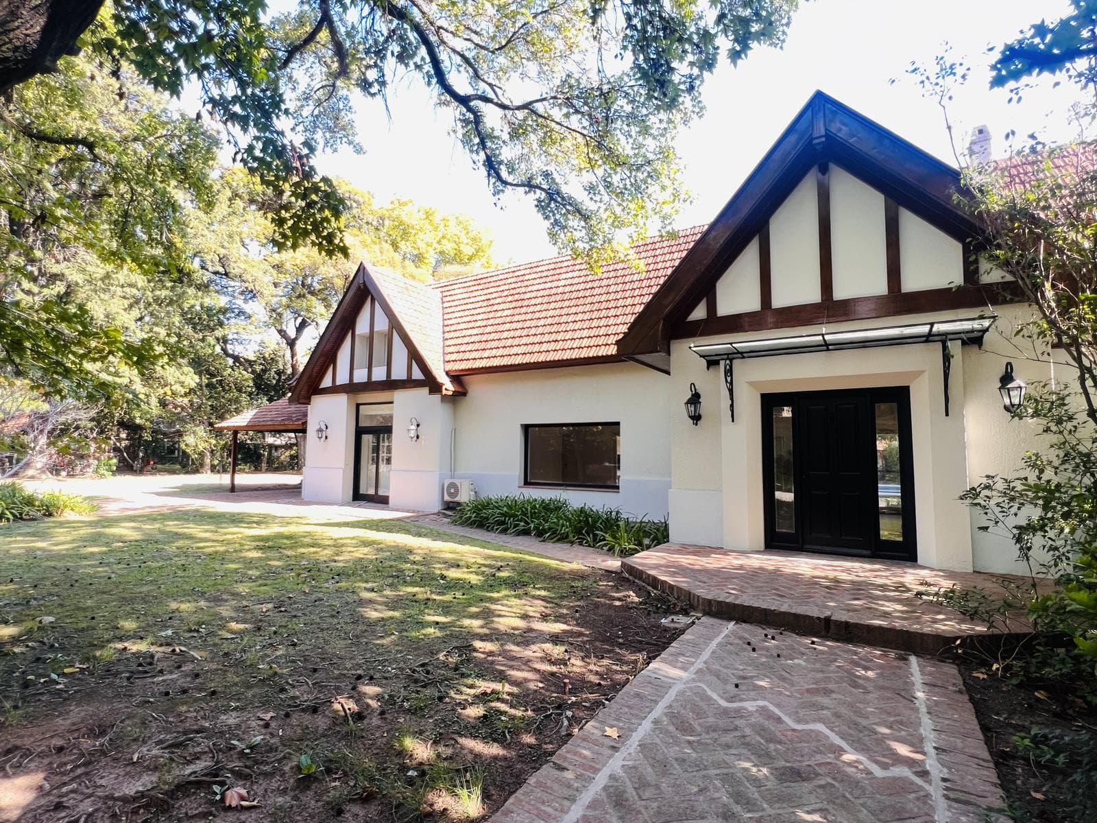 Casa en venta y alquiler -Country San Jorge Village - 4 dormitorios - Escritorio -Pileta - 1