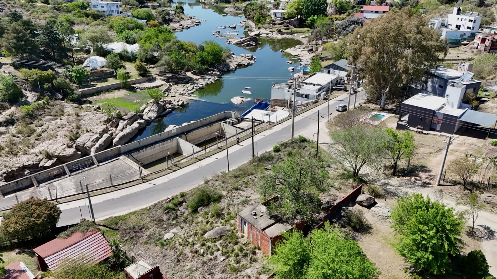 Terreno en venta en Barrio Villa del Lago frente al rio. - 1