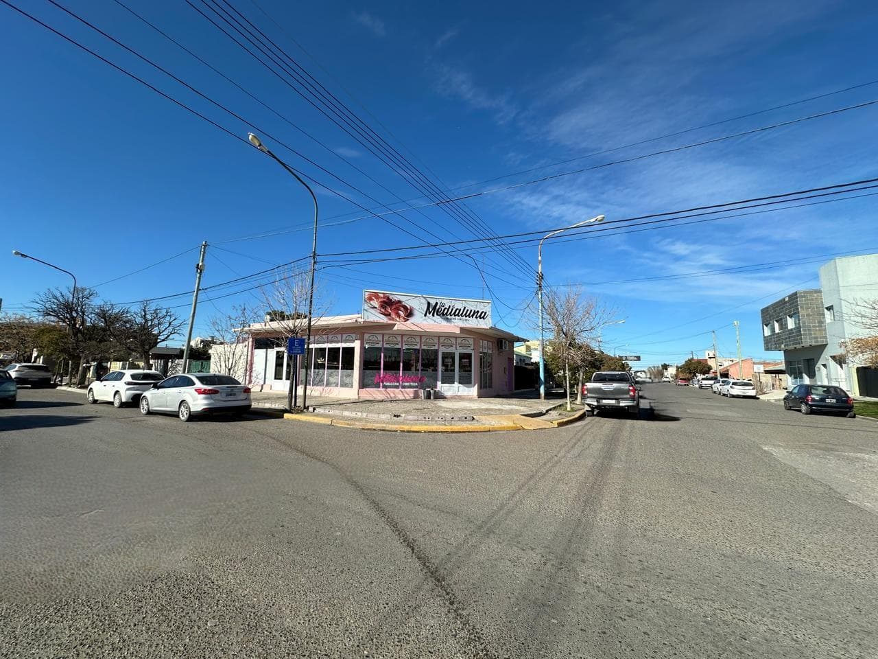 Local Comercial en Esquina, Excelente Ubicacion - Rawson - 1