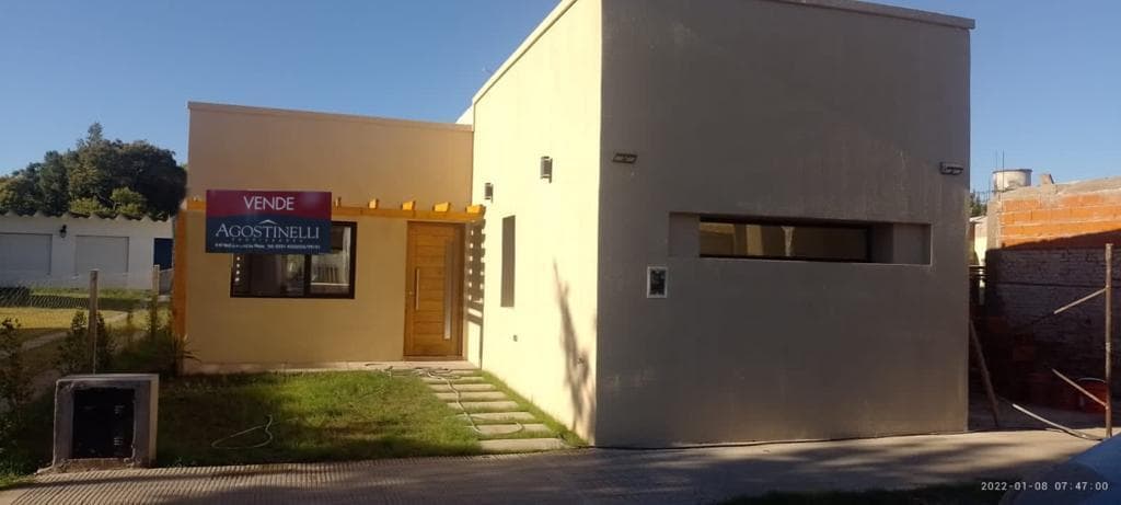 Casa a estrenar con pileta y parque - 1