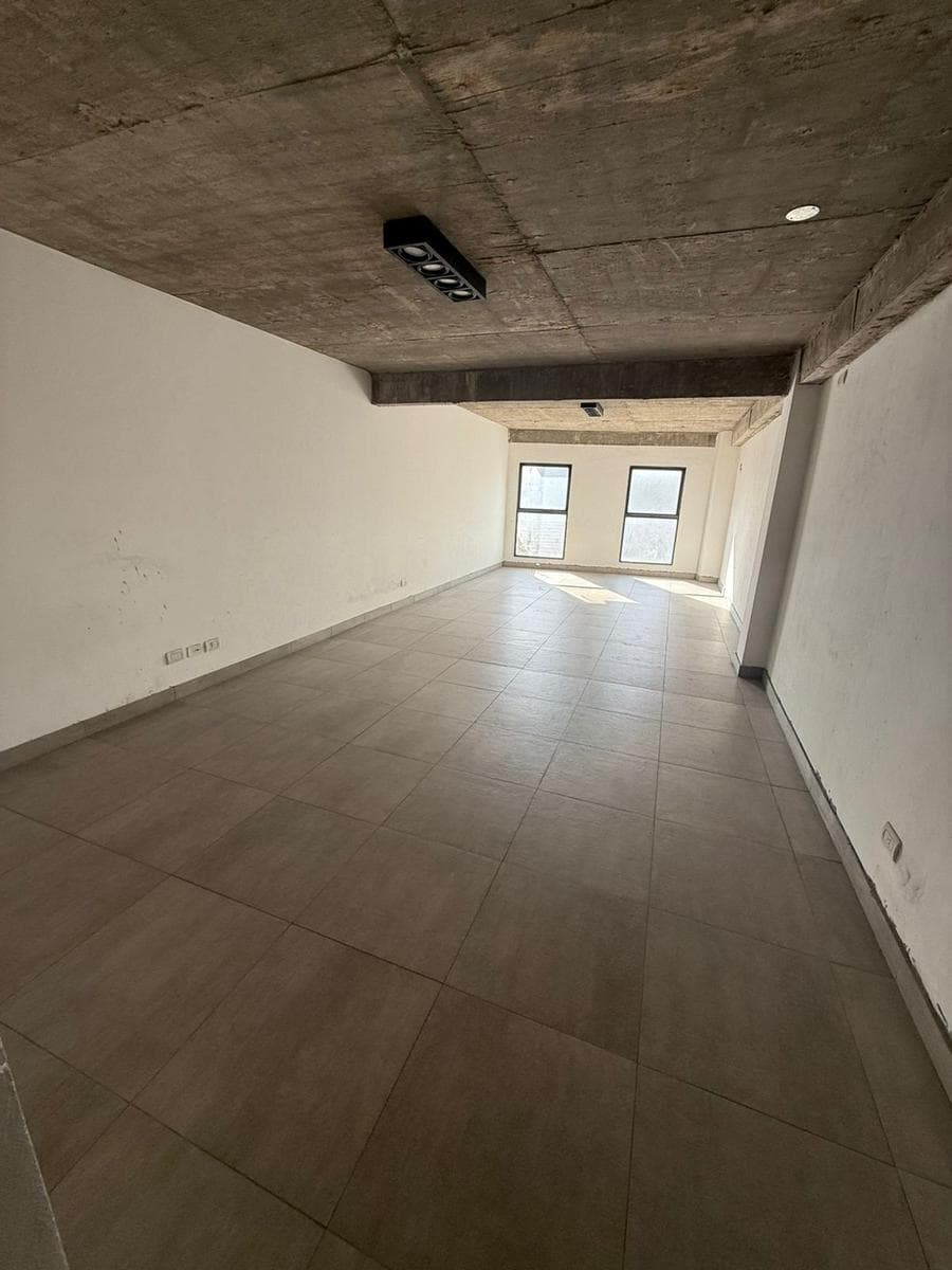 Alquiler Oficina en Flores - 1