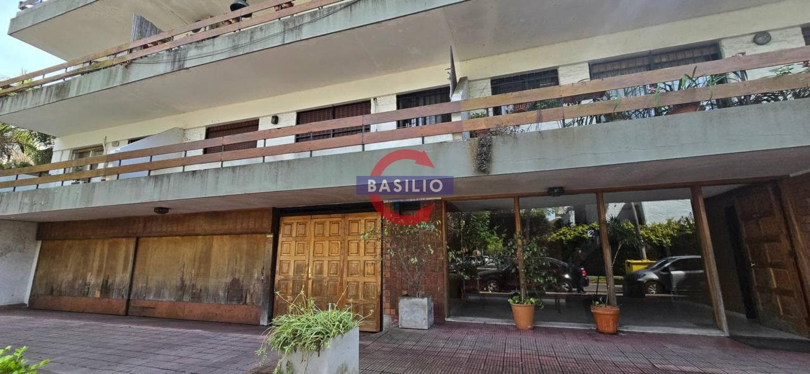 Departamento 2 ambientes con balcón en la esquina de Av. Libertador - 1