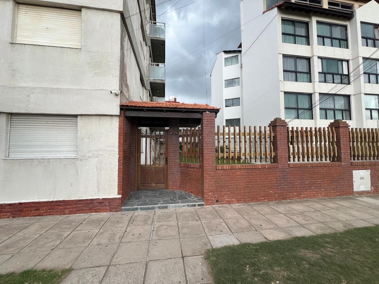 DEPARTAMENTO TRES AMBIENTES FRENTE AL MAR - 1