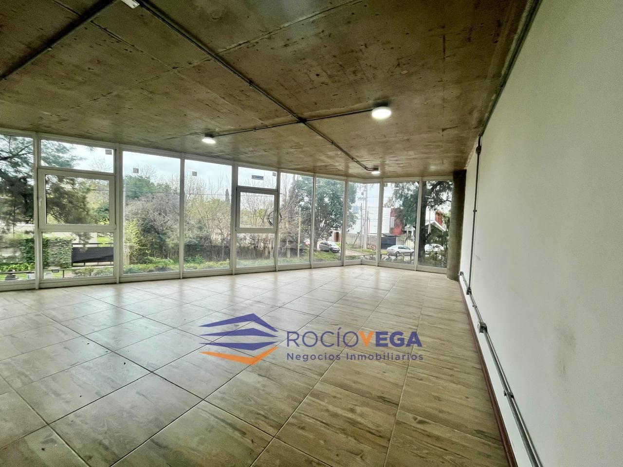 Oficina en alquiler en Polo Empresarial K41, La Reja, Moreno - 1