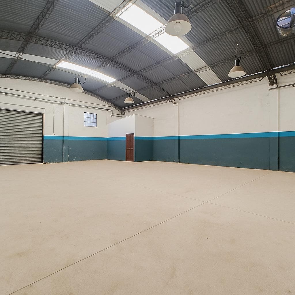 ALQUILER GALPON 200m2 EN ITUZAINGÓ A METROS DE LA AUTOPISTA DEL OESTE - 1