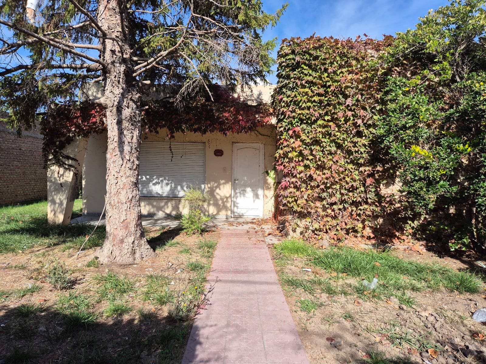 Venta de Casa 2 dorm. en el centro de la ciudad de Allen - A reciclar - 1