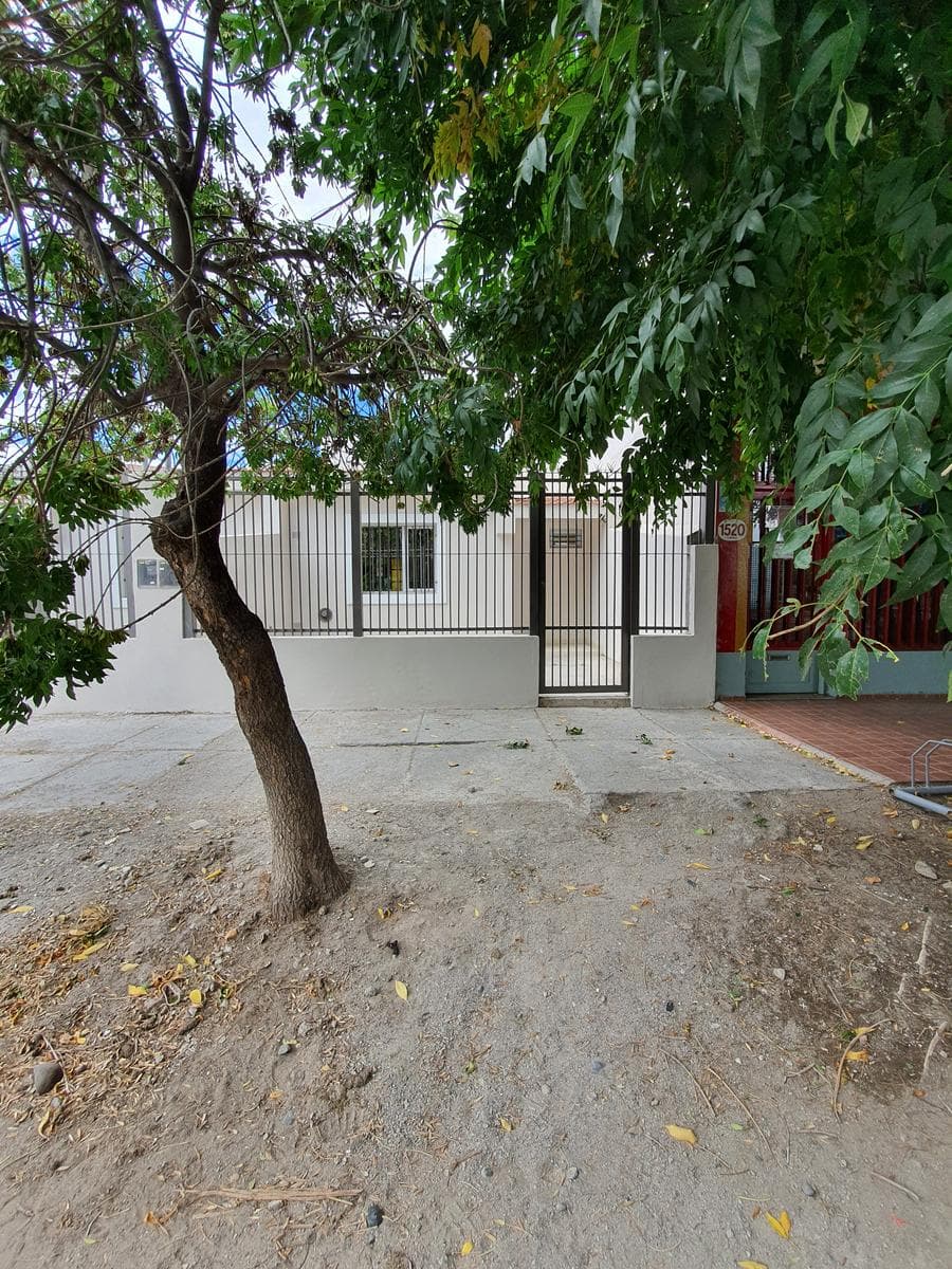 Alquiler Casa 1 Dormitorio, NO ACEPTA MASCOTAS - Linares 1522 - Nueuqén Capital - 1