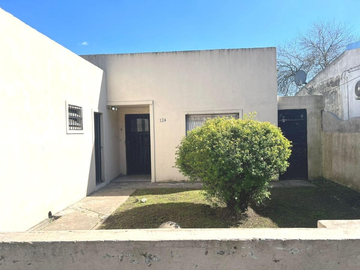CASA 3 AMBIENTES EN ALMIRANTE BROWN - 1