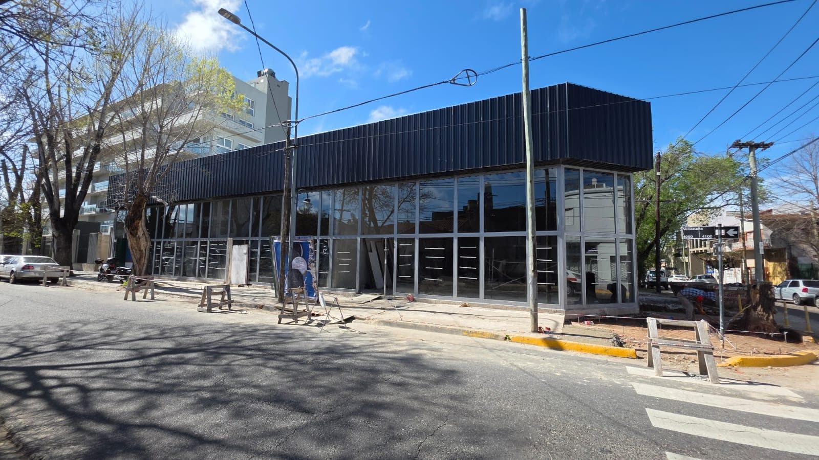 Excelente local/locales en zonificacion industrial/comercial - 1