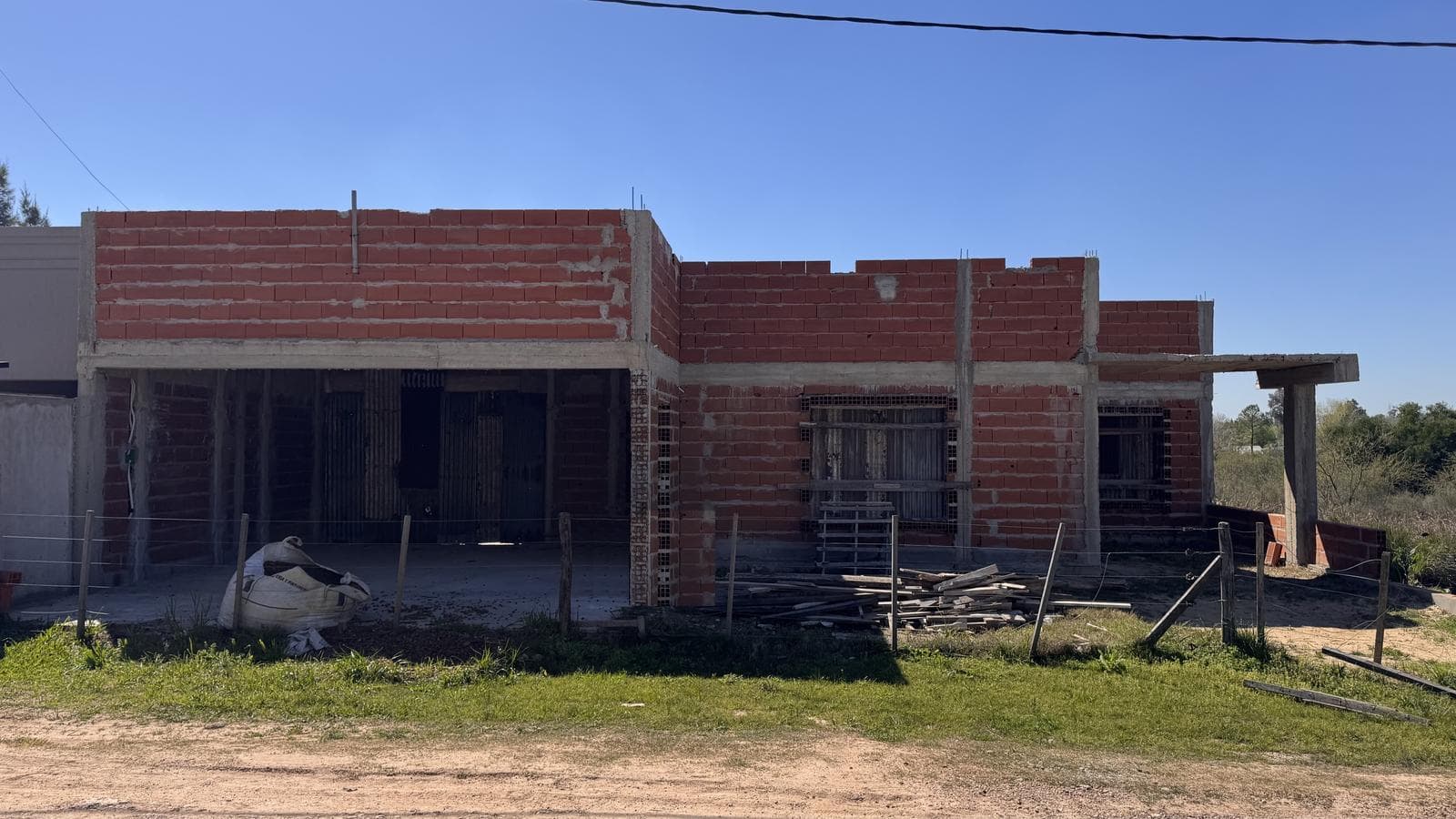 Casa a Terminar en Venta Colón Entre Ríos - 1