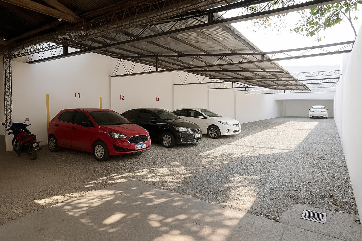 Cochera y Local Comercial en Salta al 300, Sm de Tucumán - 1