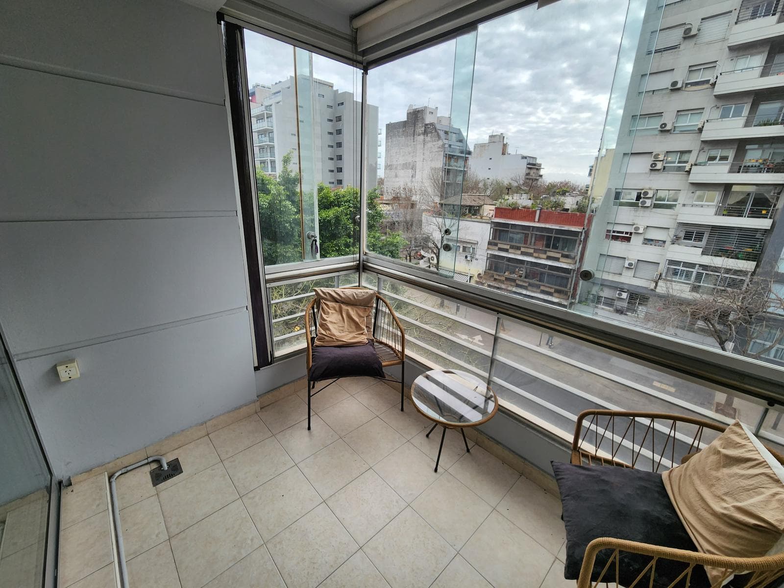 Departamento 3 ambientes amoblados en alquiler con balcon, lavarropas y piscina en colegiales - 1