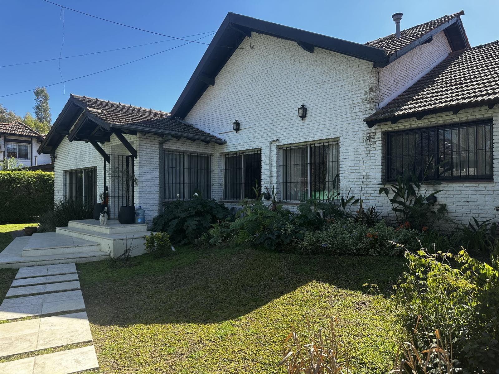 Excelente casa en Barrio con portón, Villa traful - 1