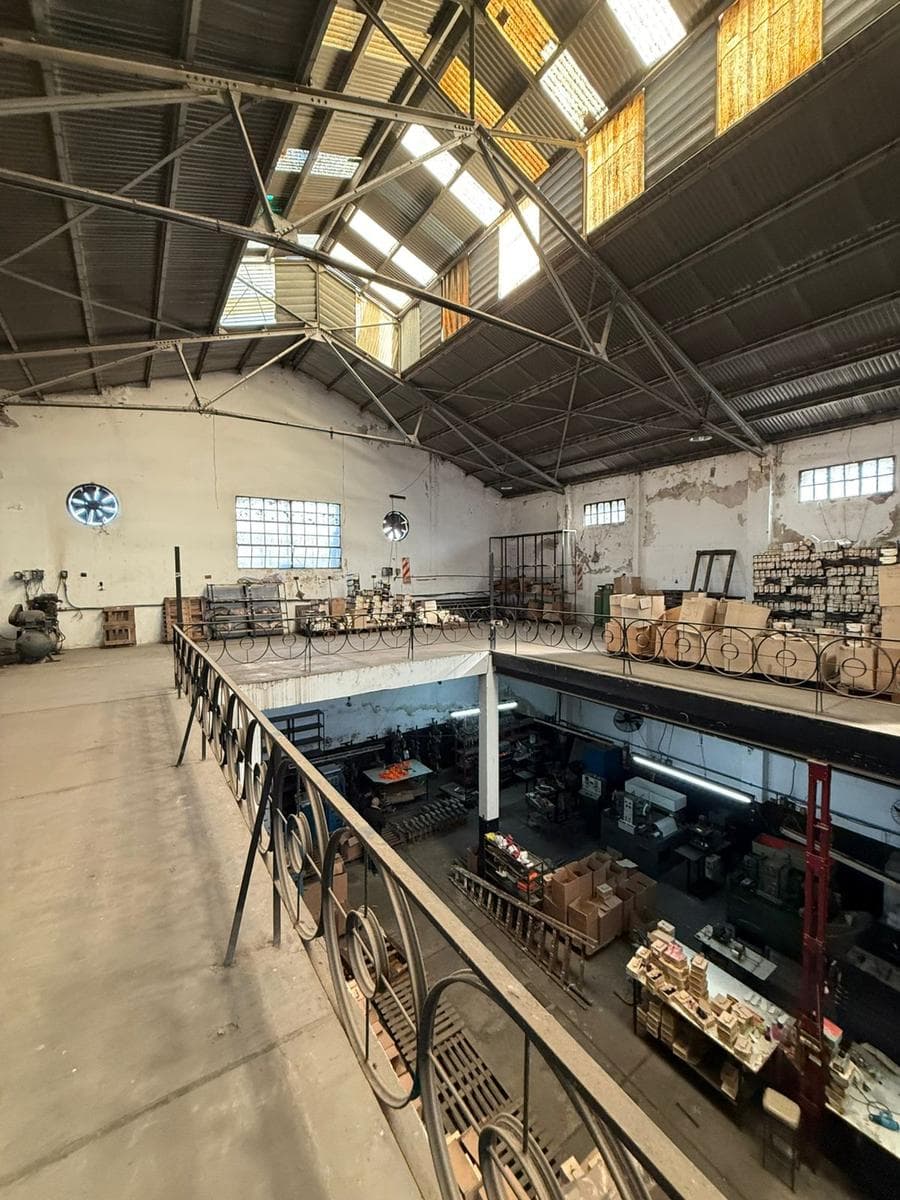 ALQUILER DE DEPOSITO DE 1351 M2 CON OFICINAS EN BOEDO - 1