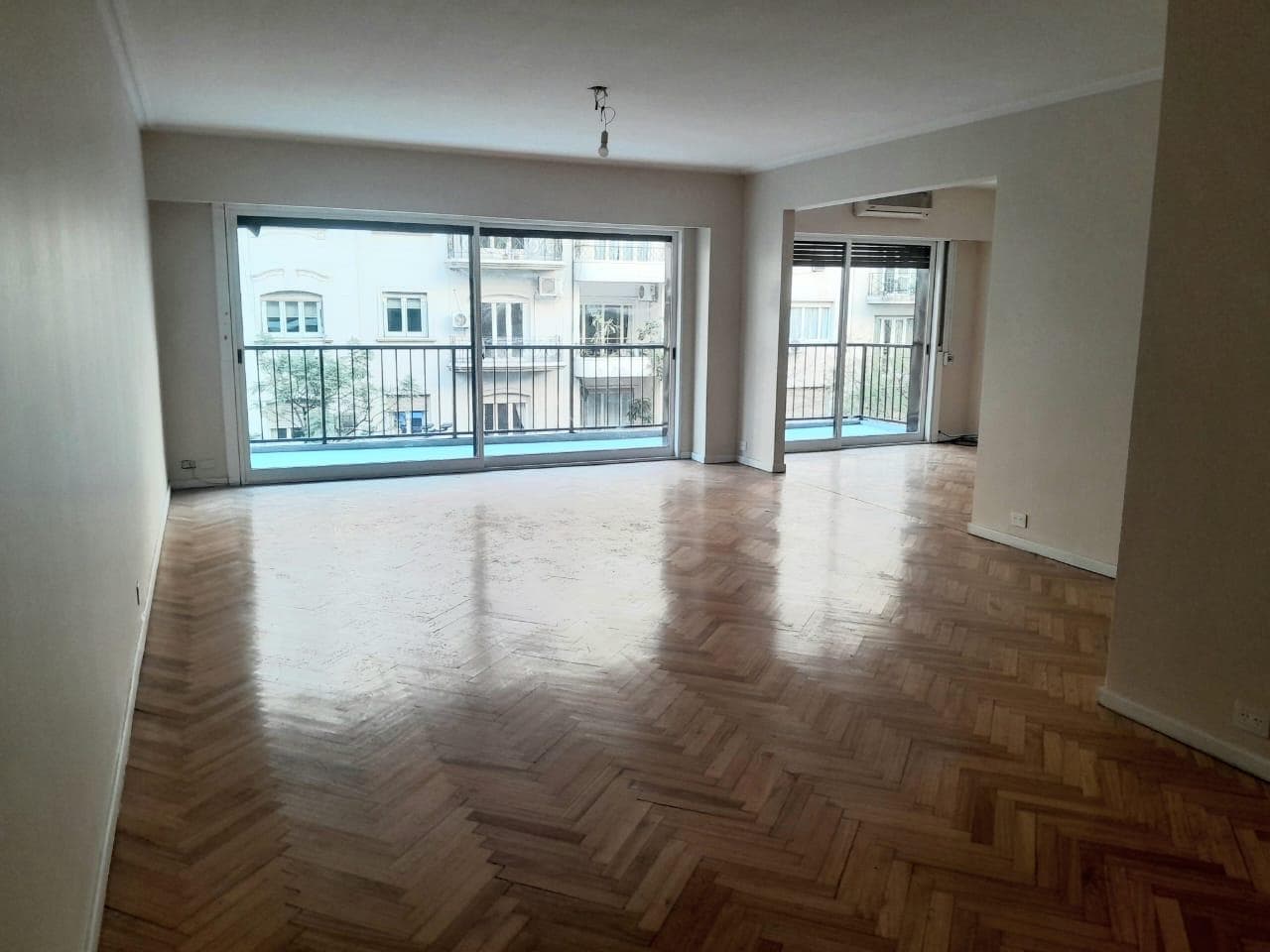 Departamento al frente, Piso totalmente reciclado. - 1