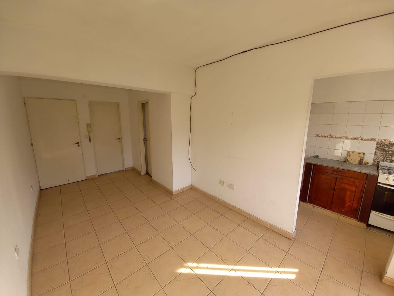 ALQUILO DOS AMBIENTES FRENTE A ESTACION DE MORENO - 1