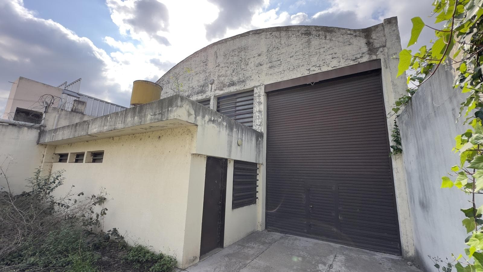 Depósito de 260 m2 en venta en Los Boulevares - 630 m2 de terreno - 1