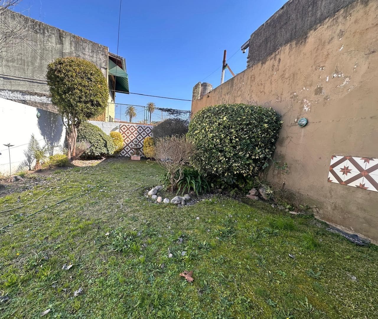 Local en Bernal Este - 1