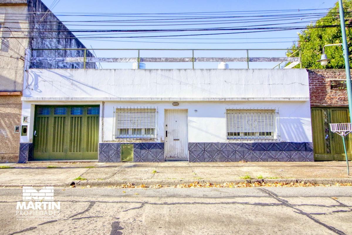 Casa en venta en Villa Adelina 3 ambientes, con cochera y fondo. Lote 10x22. - 1