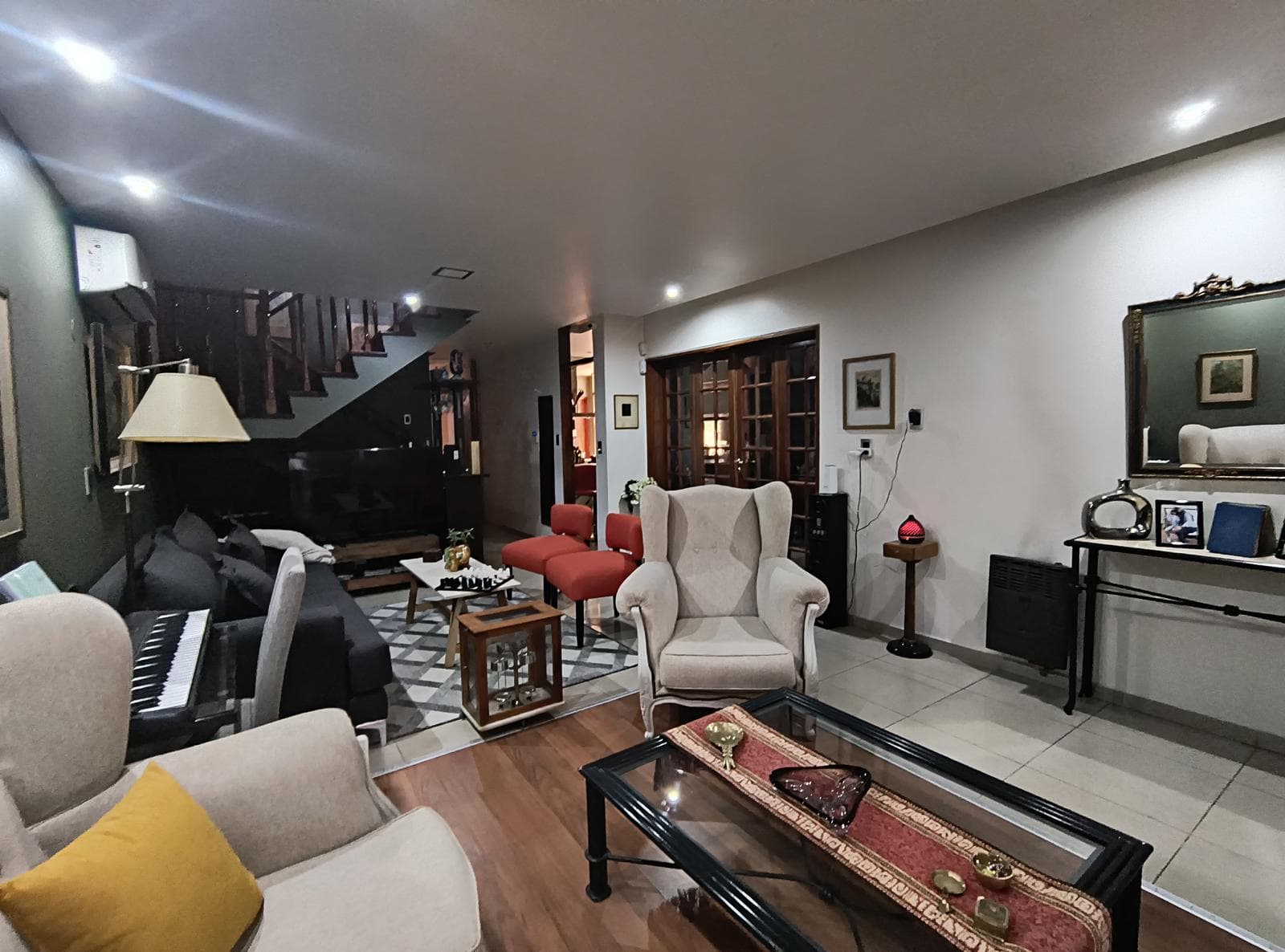 CASA DE CATEGORIA EN VENTA - 1