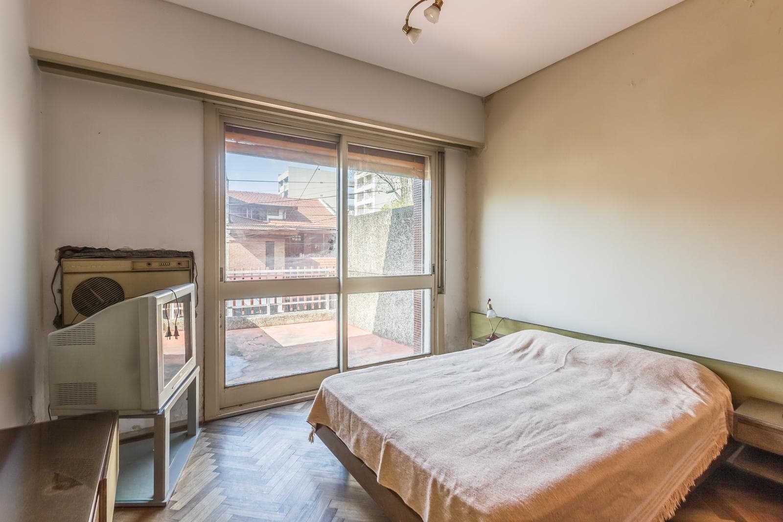 Venta Casa Saenz Peña con jardín, quincho - 1