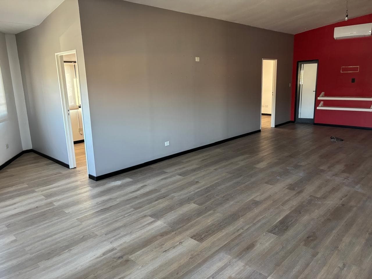 Oficina en alquiler en Ing Maschwitz sobre Colectora Este y casi Ruta 26 - 1