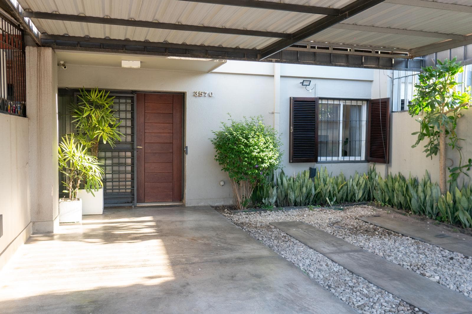 DUPLEX EN VENTA!!! A METROS DE AV. AMERICA Y MATE DE LUNA!! - 1