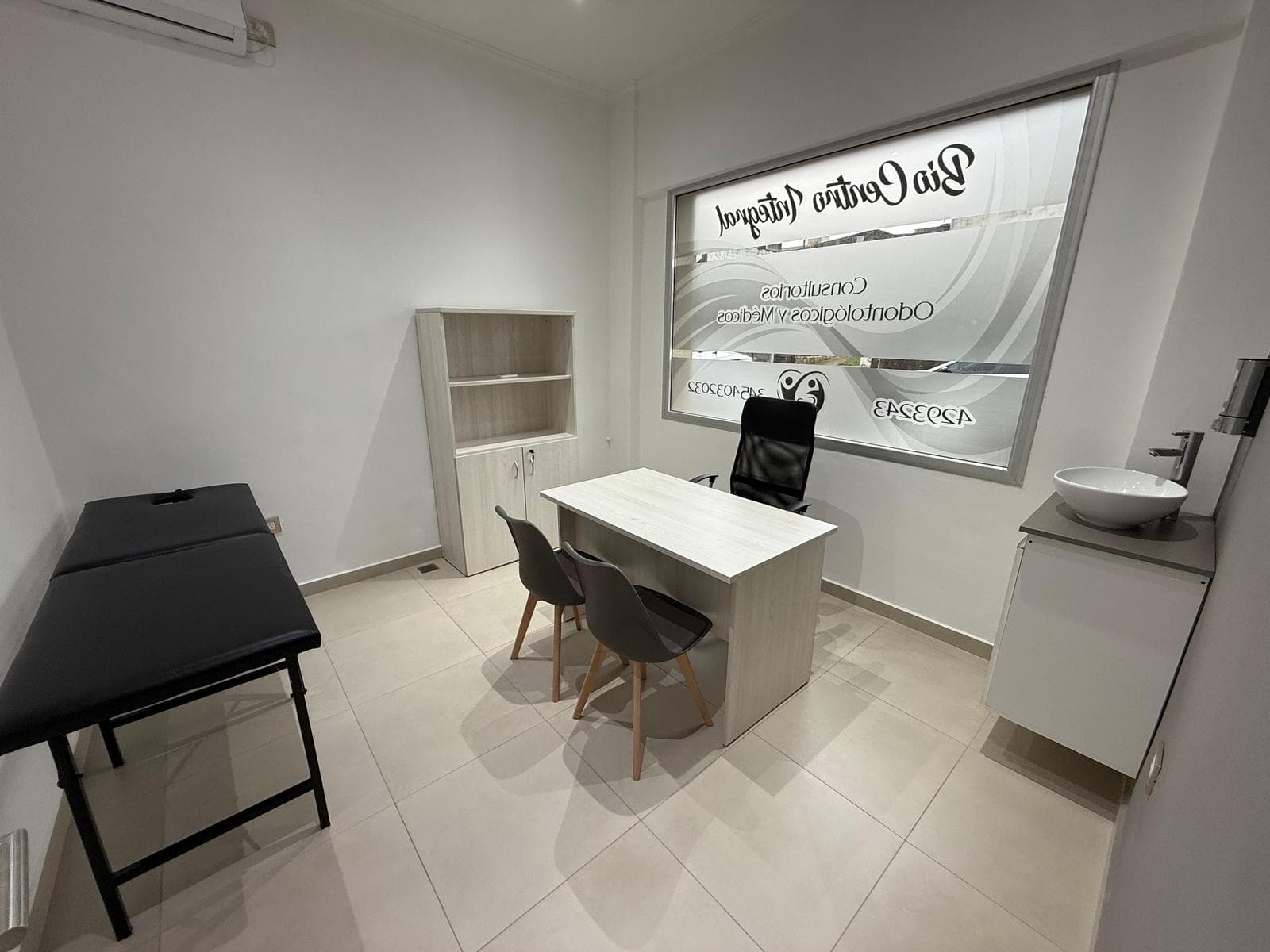 Consultorio en zona Semicéntrica - 1