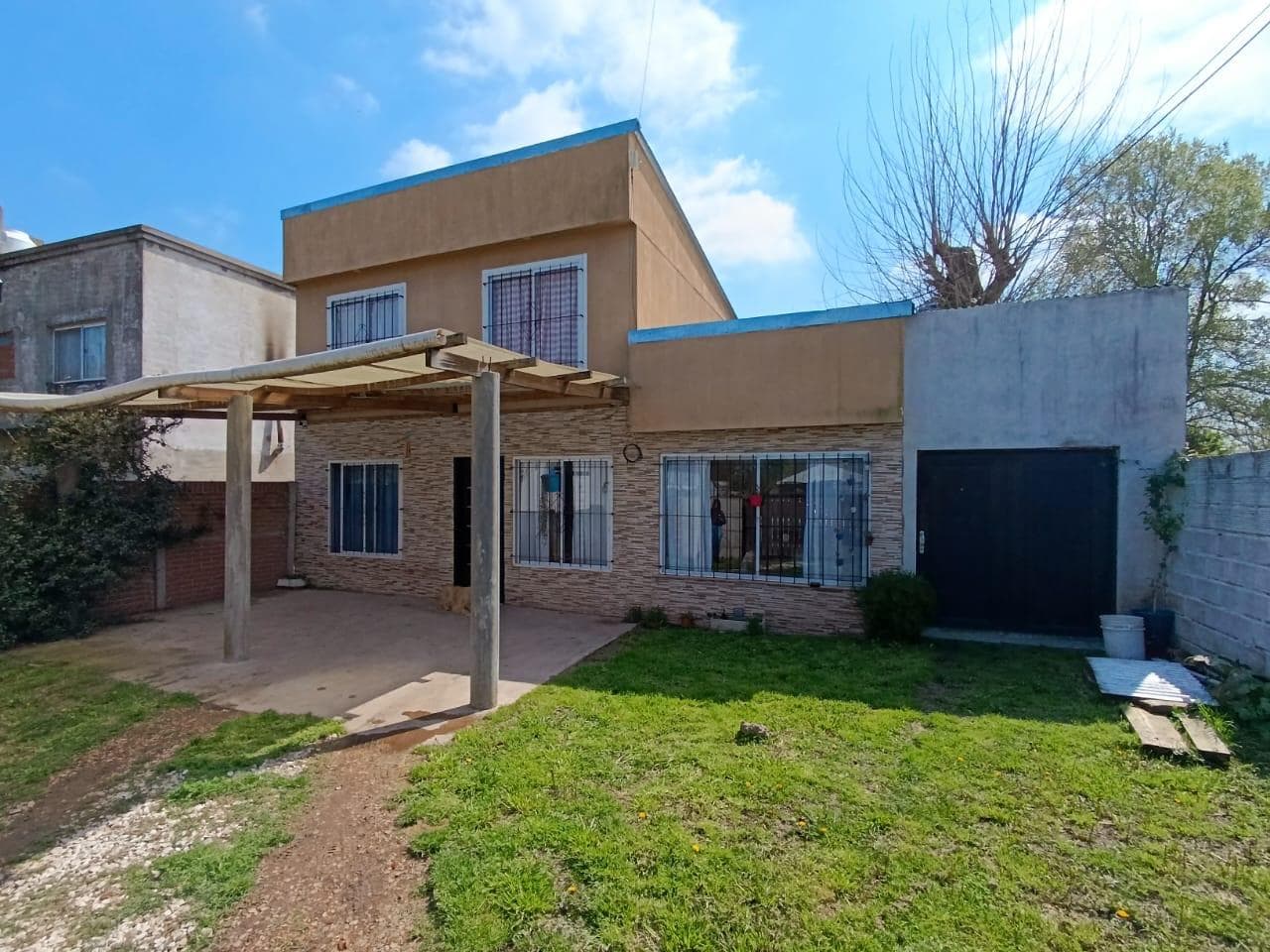 CASA EN VENTA, LEZICA Y TORREZURI- LUJAN - 1