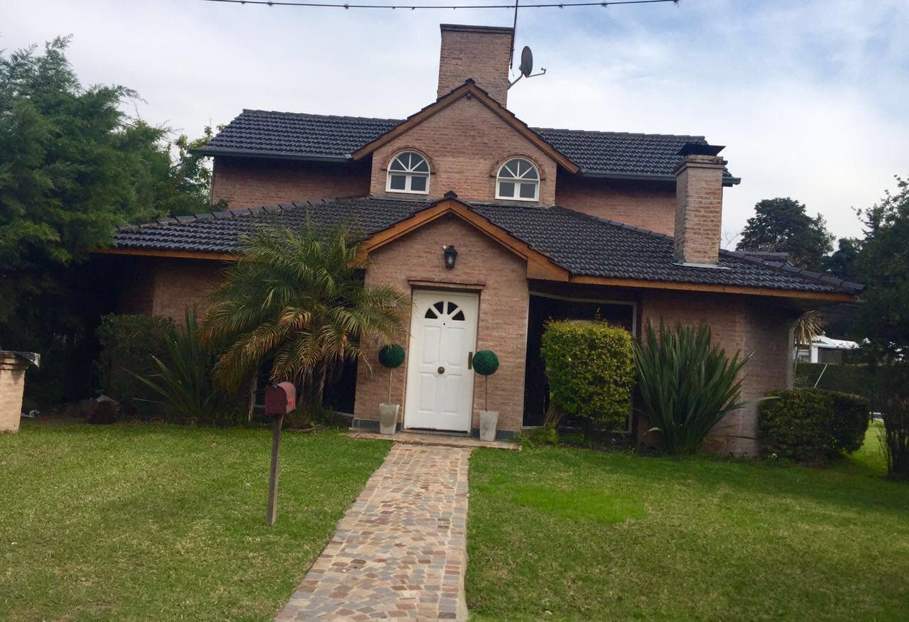 Alquiler Anual Casa 5 amb amoblada con Pileta Club Privado Loma Verde Escobar - 1