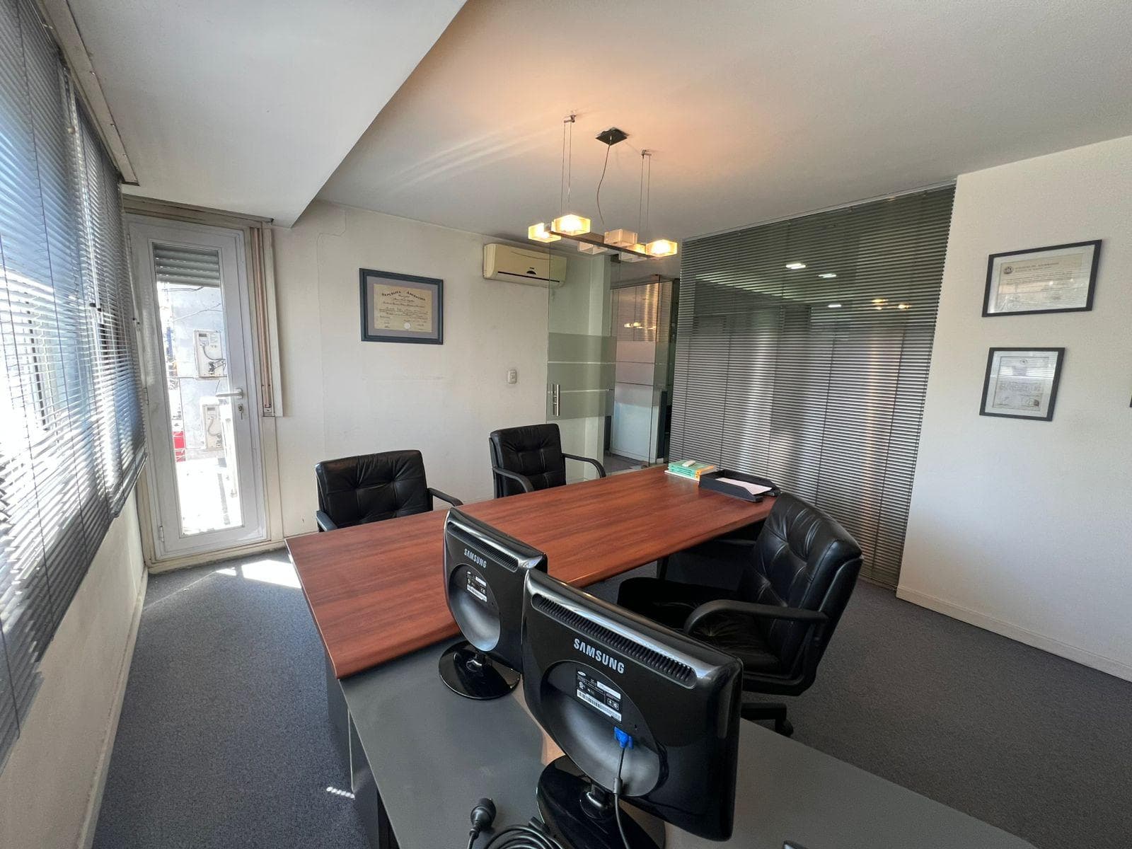 Inmueble comercial sobre Avenida principal Lanus Oeste - 1