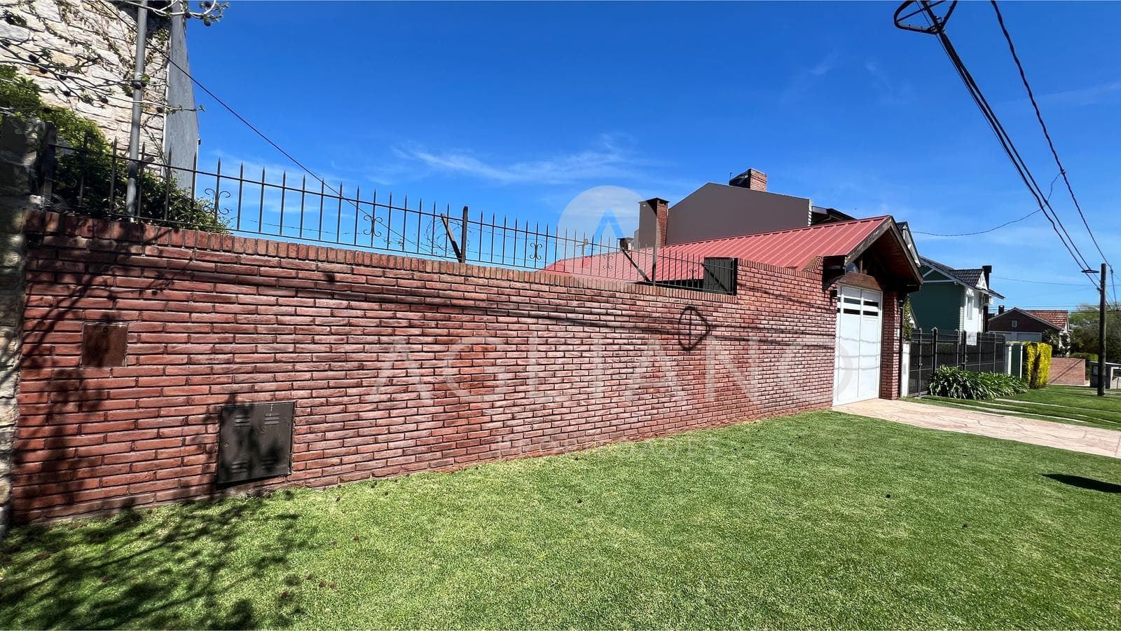 Venta Terreno con pileta y quincho - 1