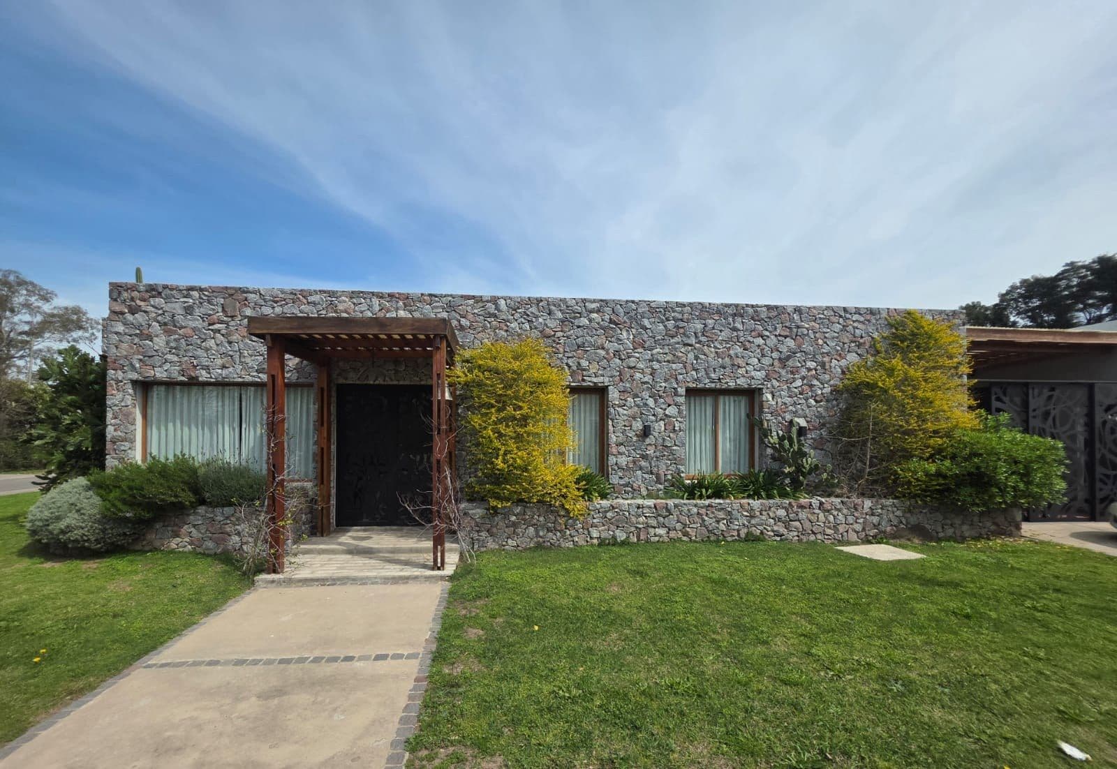 Alquiler de casa 4 ambientes. Barrio Cerrado Astorga - 1