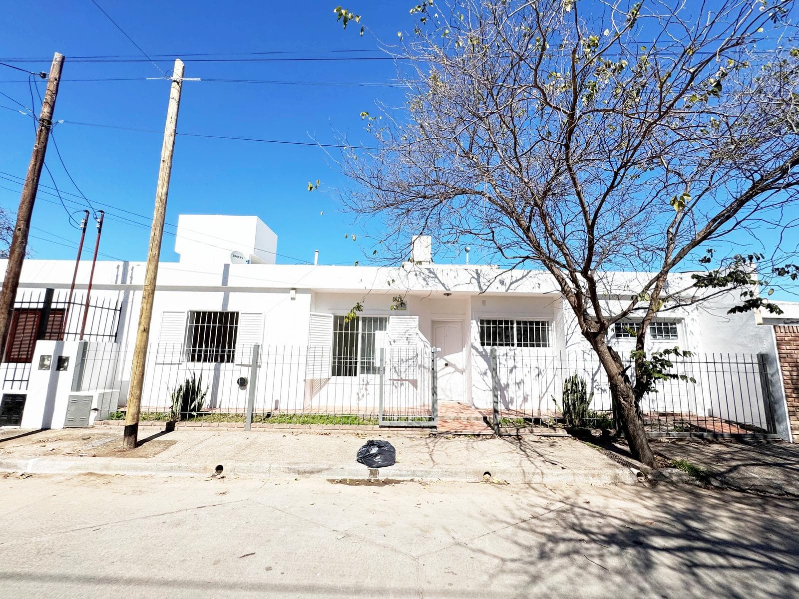 CASA EN ALQUILER - A MTS AV. SANTA ANA - PATIO - GARAGE - 1