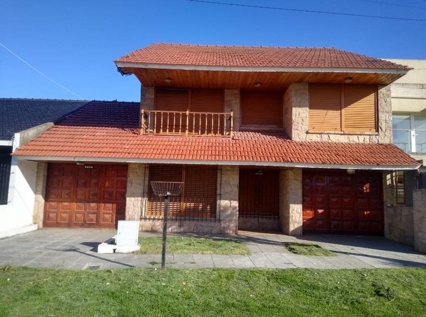 Casa en alquiler temporario - 4 Dormitorios 2 Baños - Mar del Plata - 1