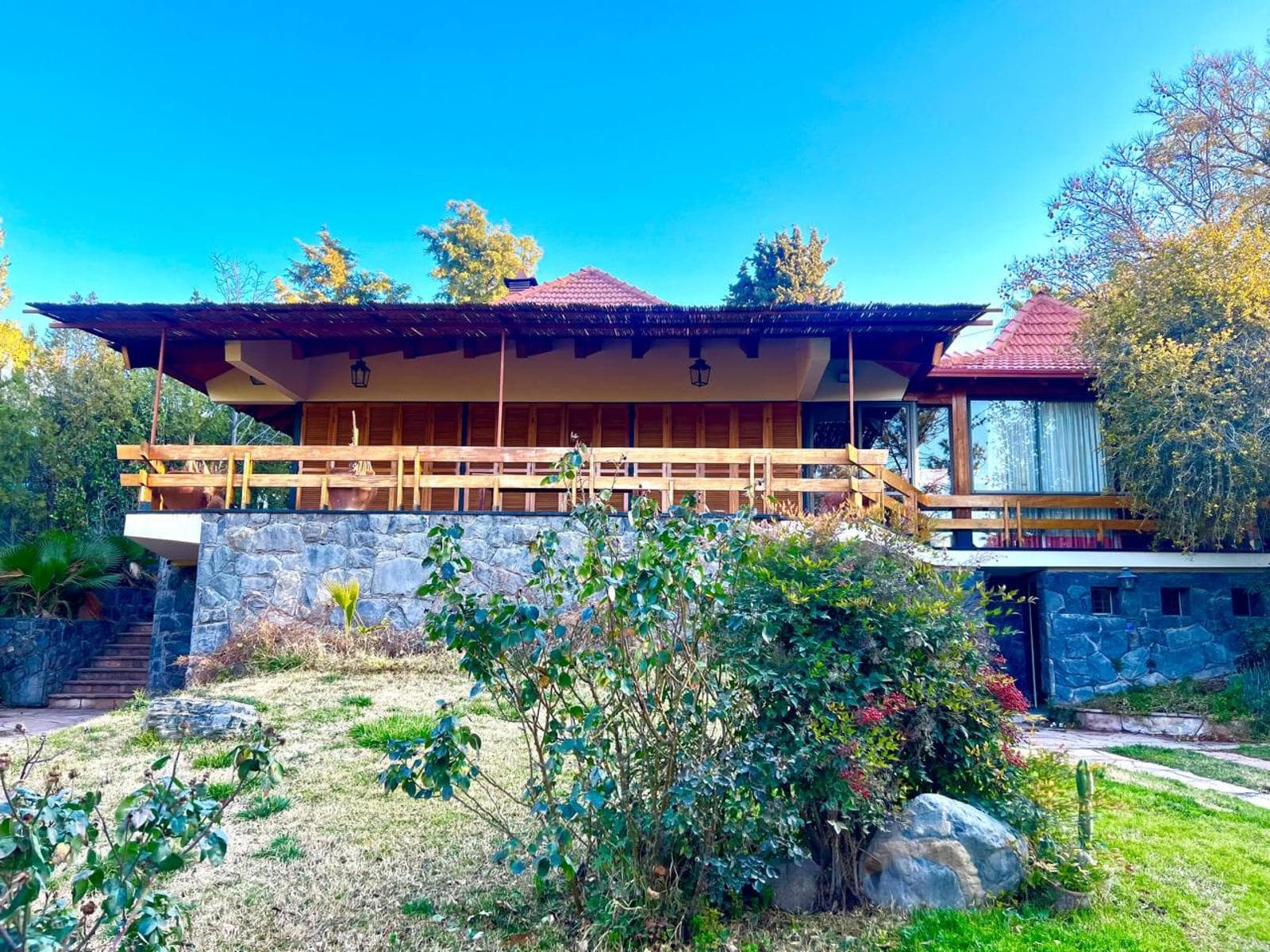 Casa en venta - 4 Dormitorios 5 Baños - Mendoza - 1